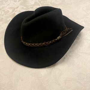 Small Lite Felt Black Hat